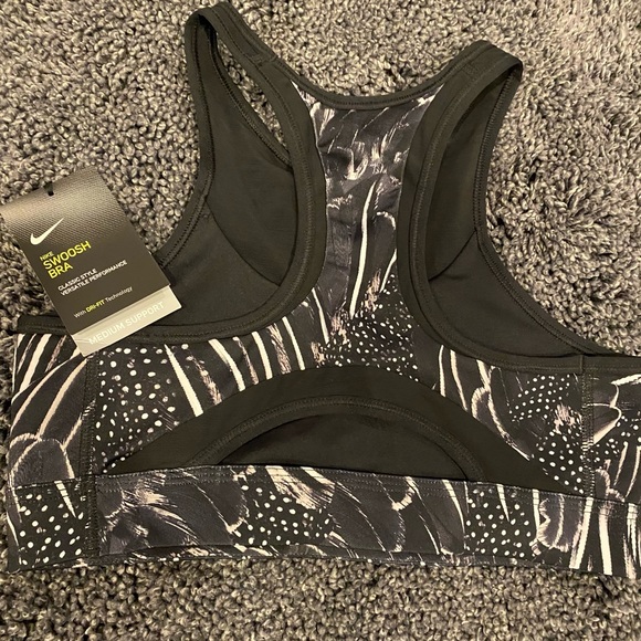 Nike sports bra - Picture 3 of 4